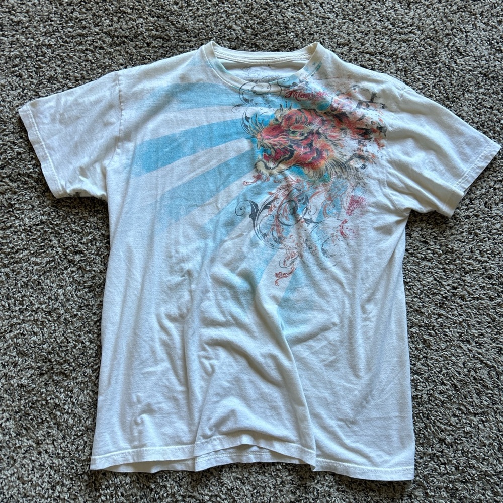 Y2K graphic tee with tiger on the side